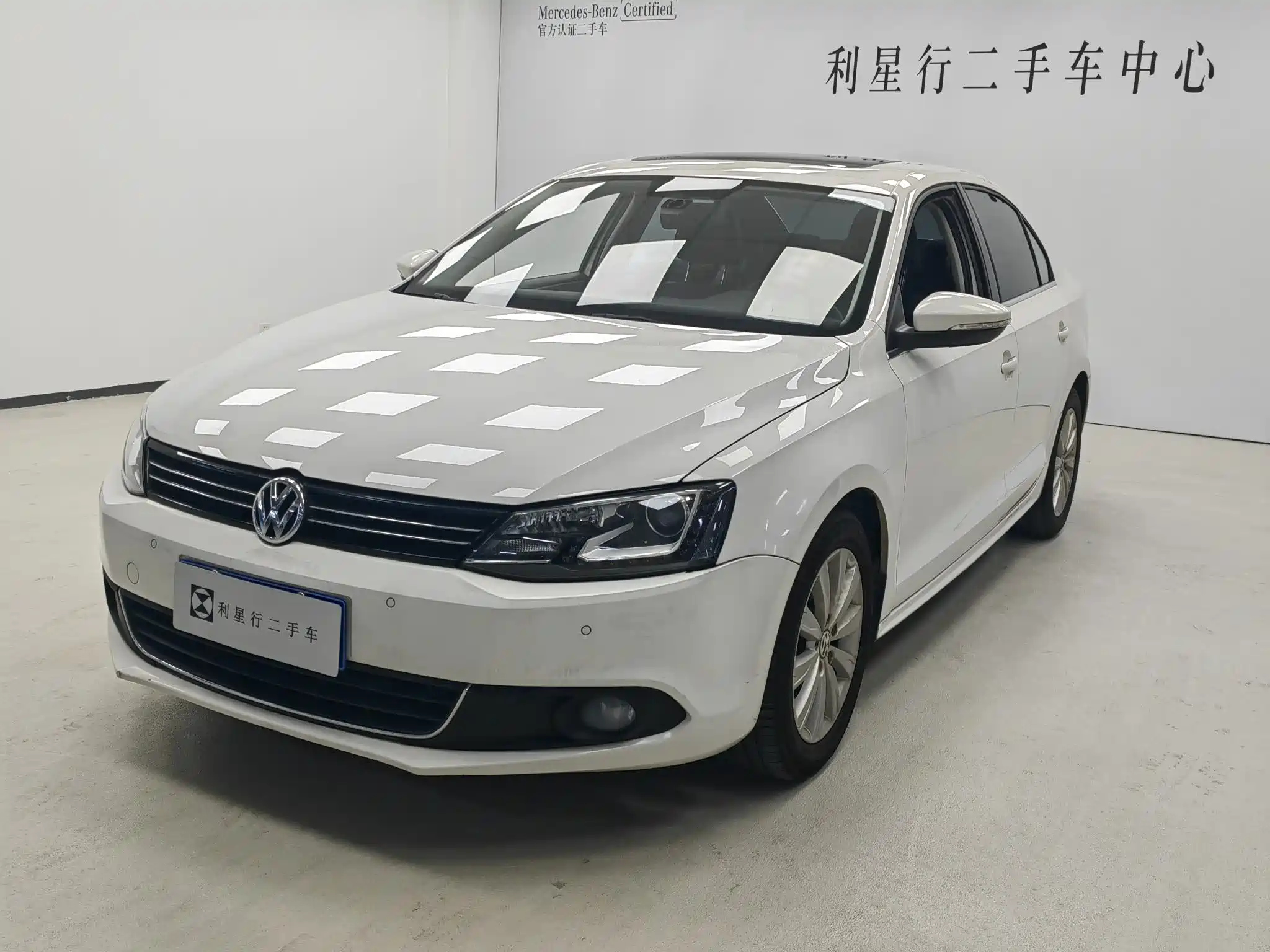 VOLKSWAGEN SAGITAR 2014