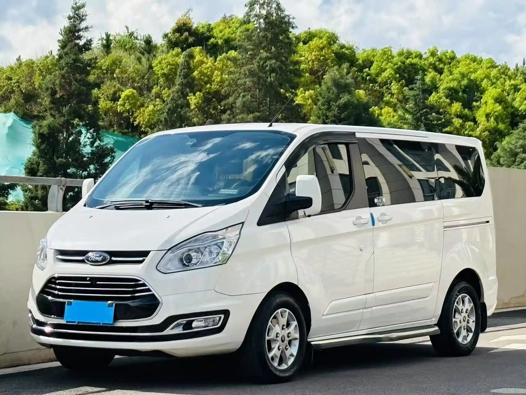 FORD TOUREO 2020