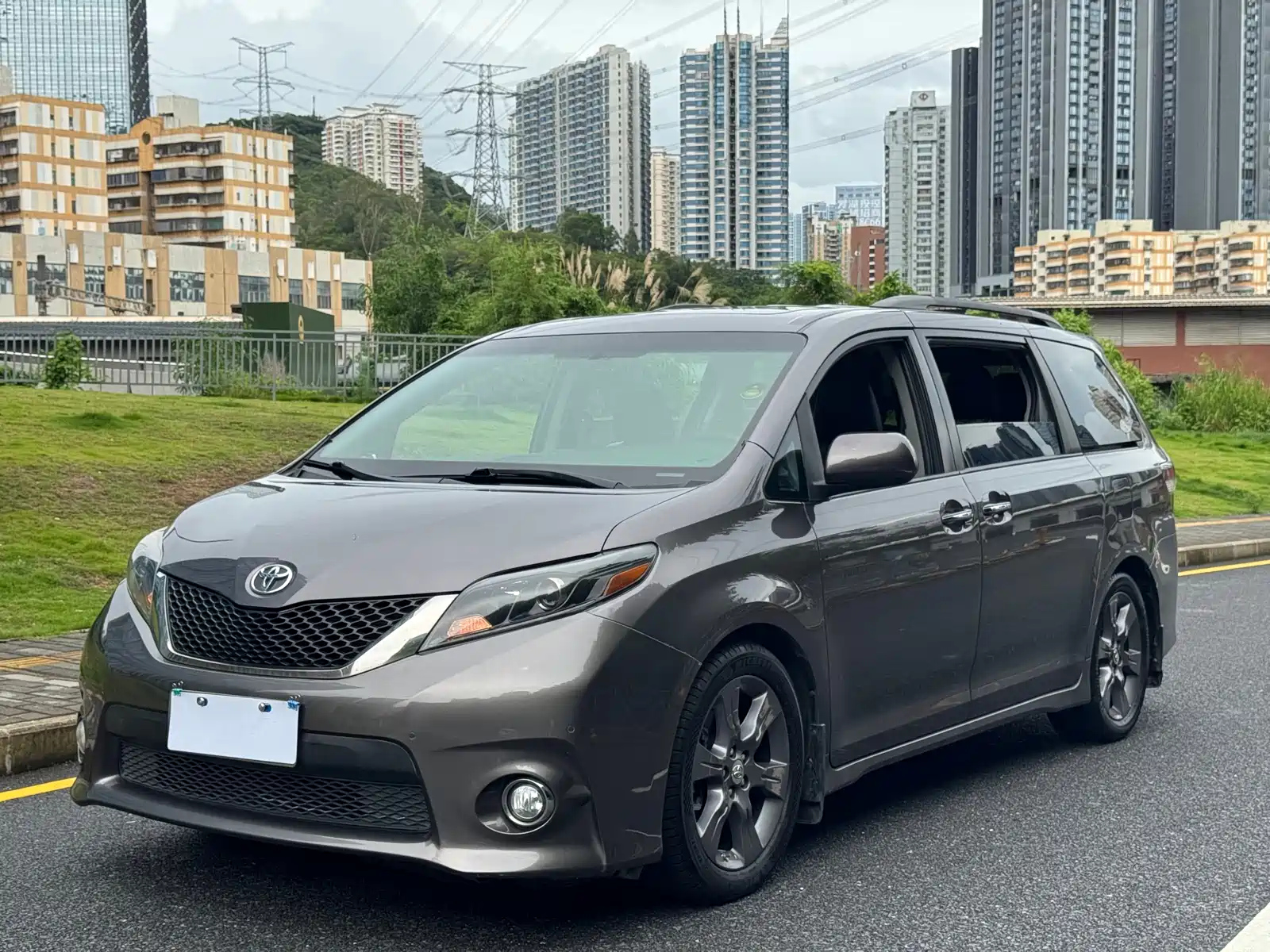 TOYOTA SIENNA 2015