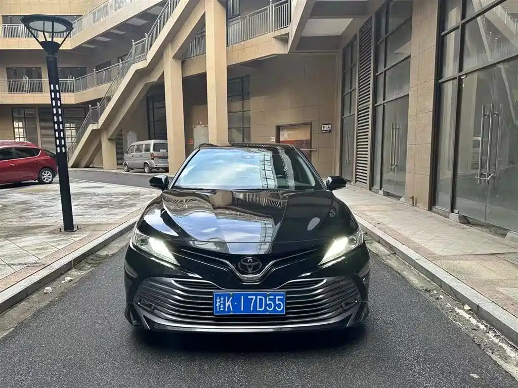 TOYOTA CAMRY 2018