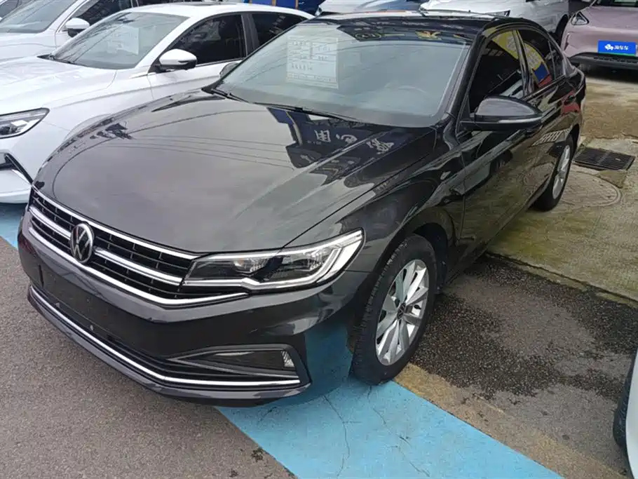 VOLKSWAGEN BORA 2021