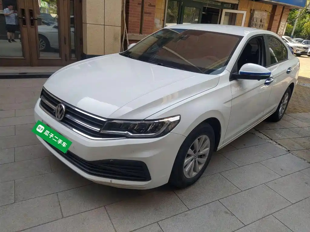 VOLKSWAGEN BORA