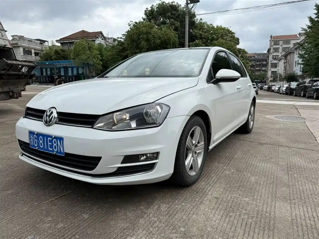 VOLKSWAGEN GOLF 2015