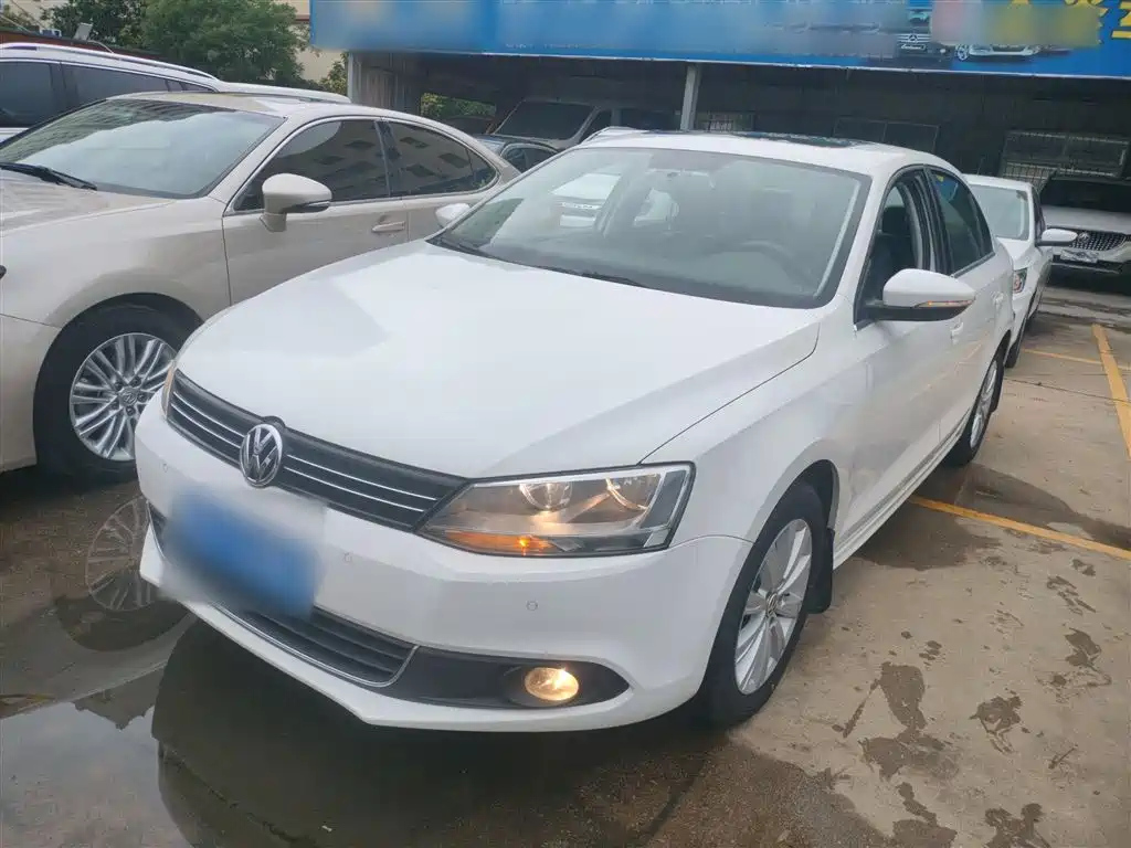 VOLKSWAGEN SAGITAR 2014