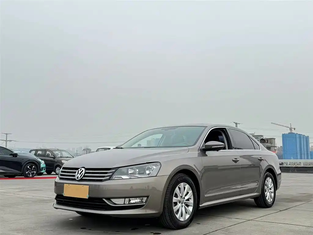 VOLKSWAGEN PASSAT 2014