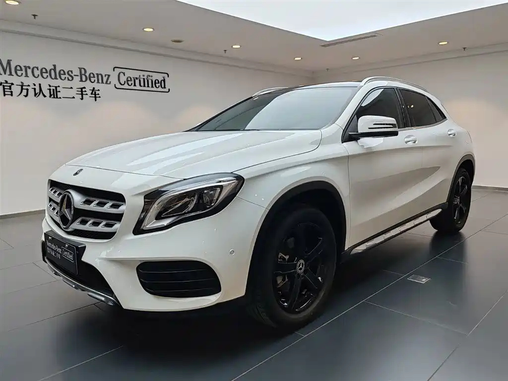 MERCEDES BENZ GLA 2019