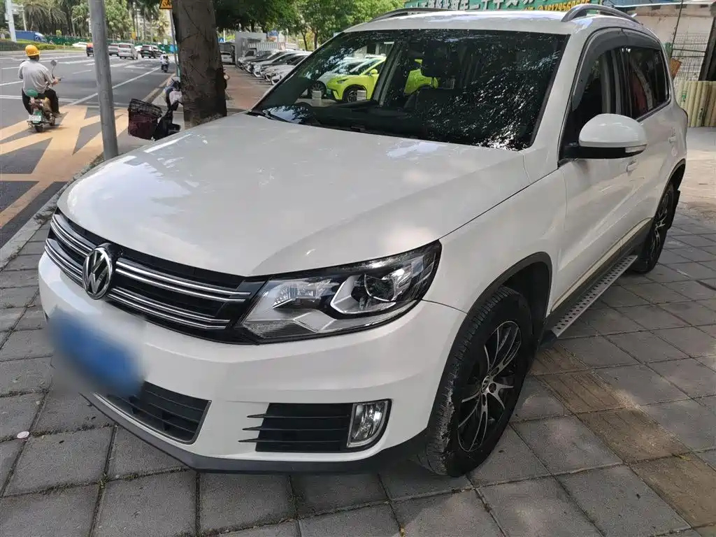 VOLKSWAGEN TIGUAN 2015