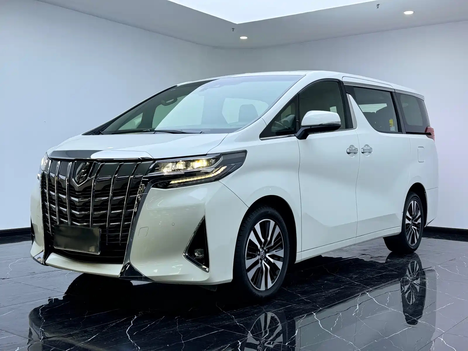 TOYOTA ALPHARD 2018
