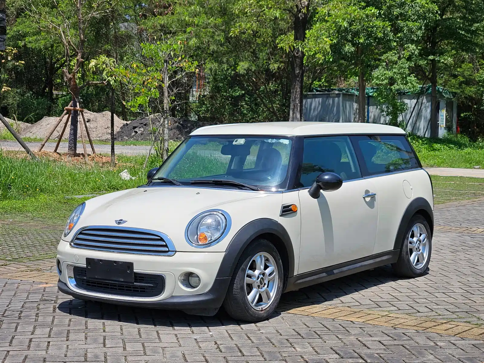 MINI CLUBMAN 2011
