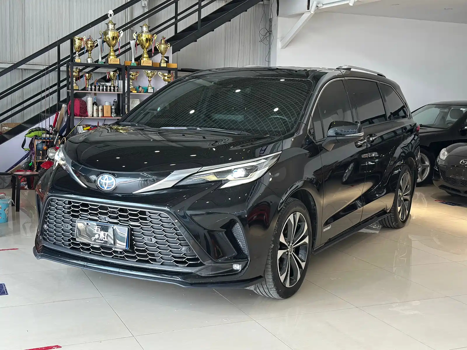 TOYOTA GRANVIA 2022