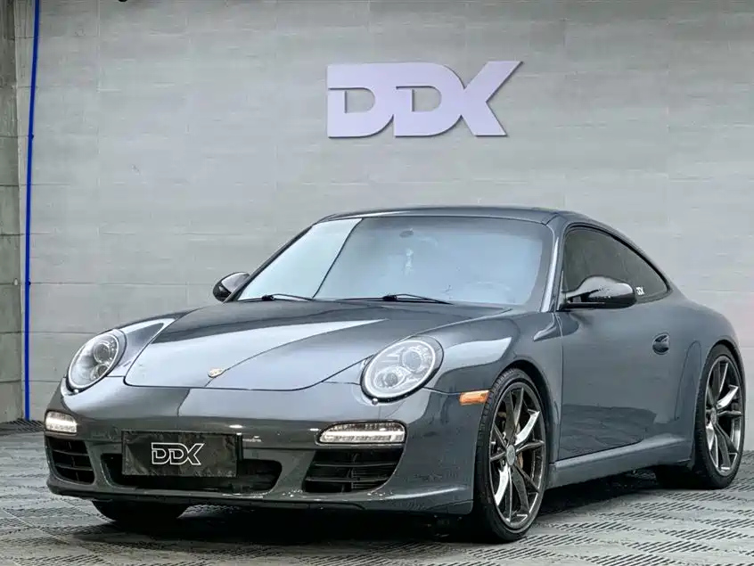 PORSCHE 911 2010