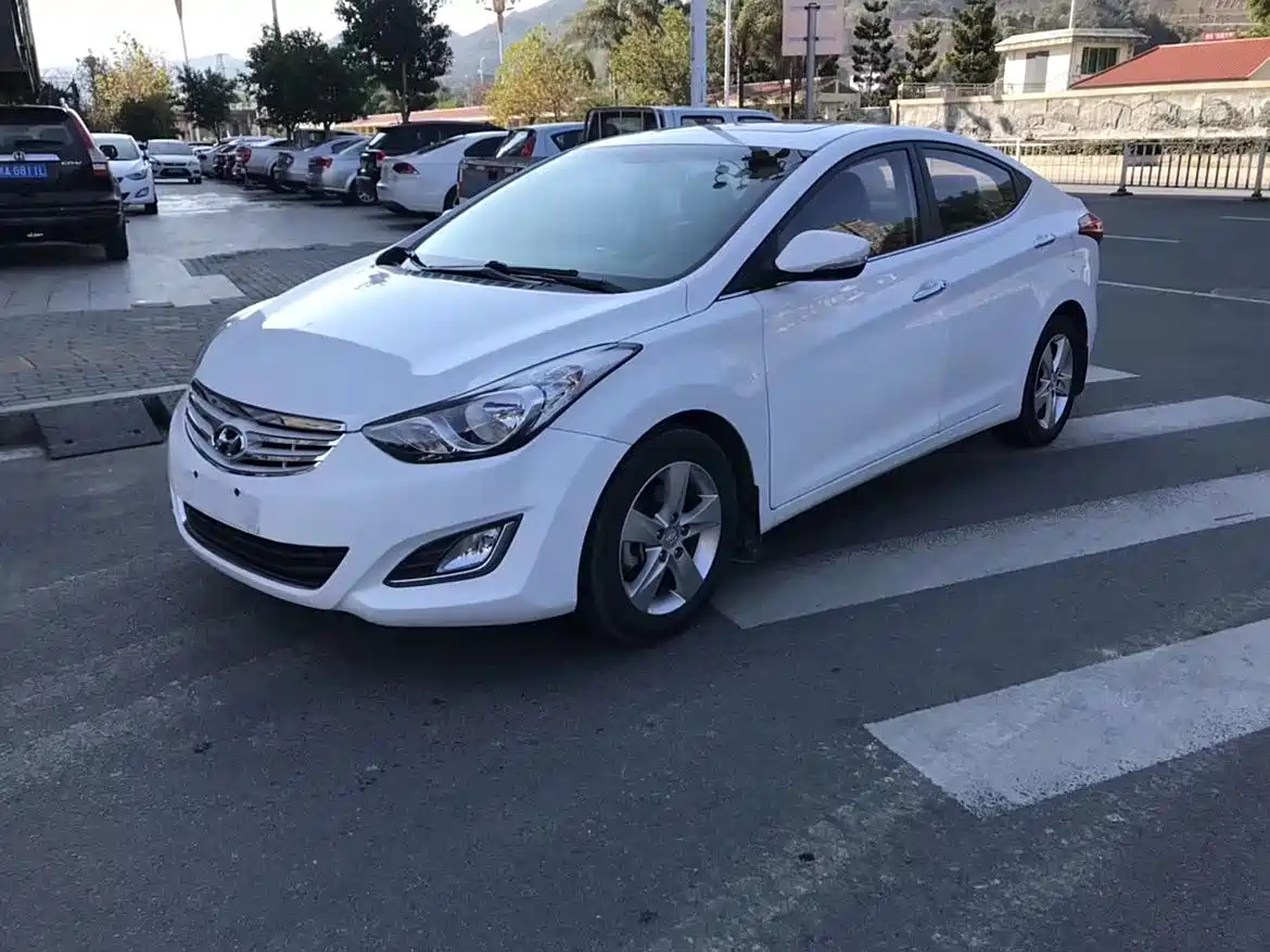 HYUNDAI ELANTRA 2012
