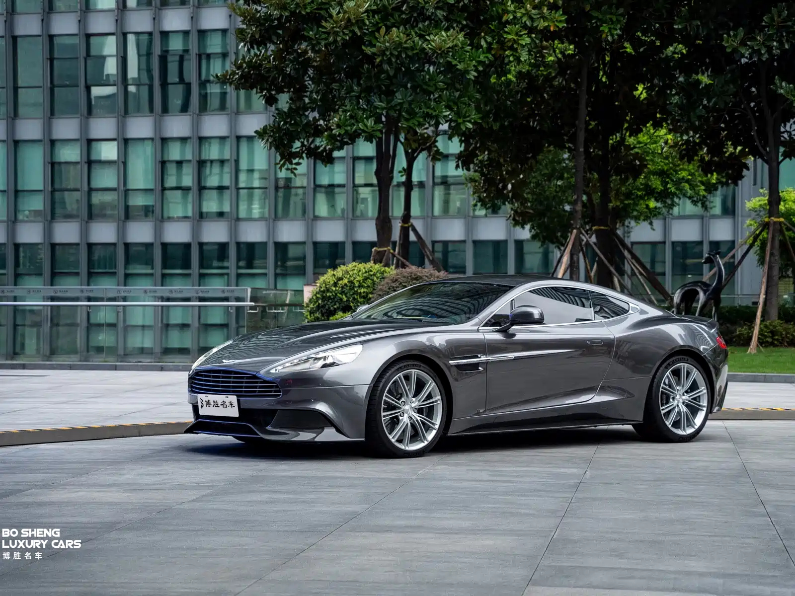 ASTON MARTIN VANQUISH 2013