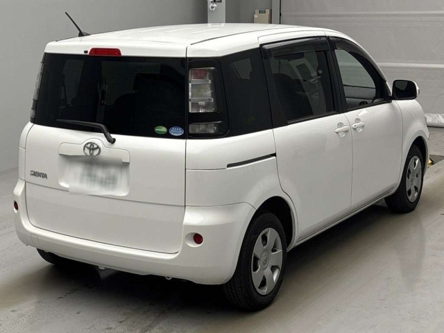 TOYOTA SIENTA 2013