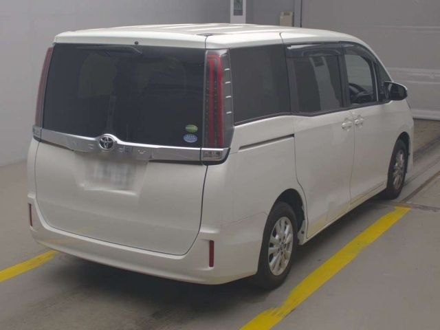 TOYOTA NOAH 2018