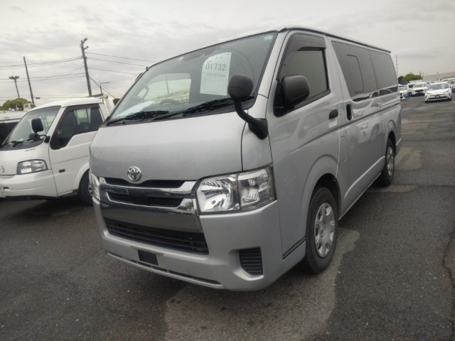 TOYOTA HIACE VAN 2020