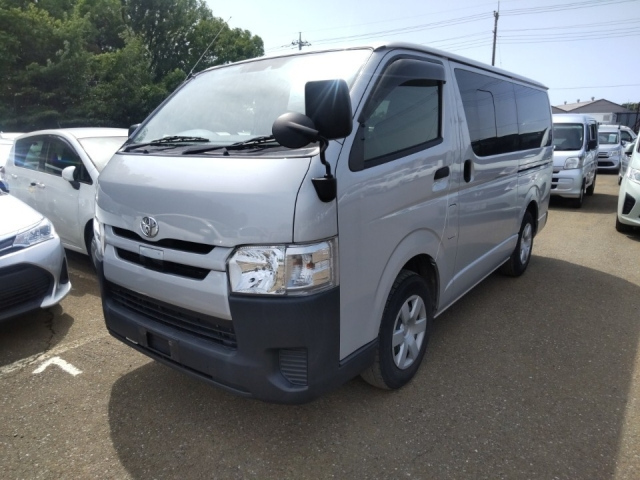 TOYOTA HIACE VAN 2020