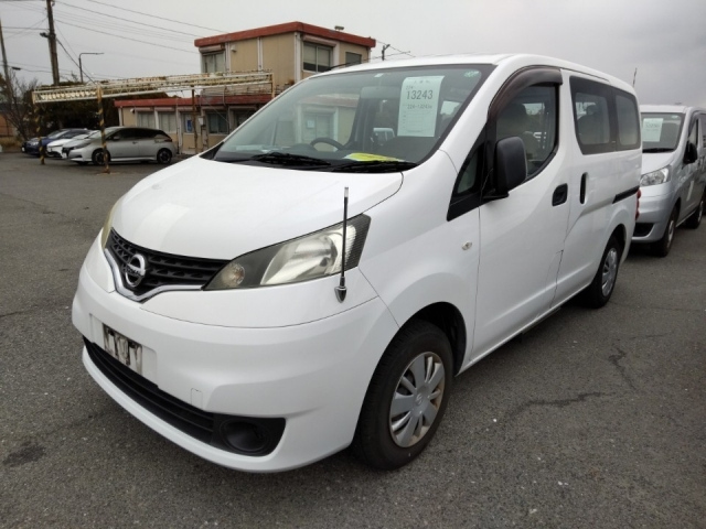 NISSAN NV200 2013