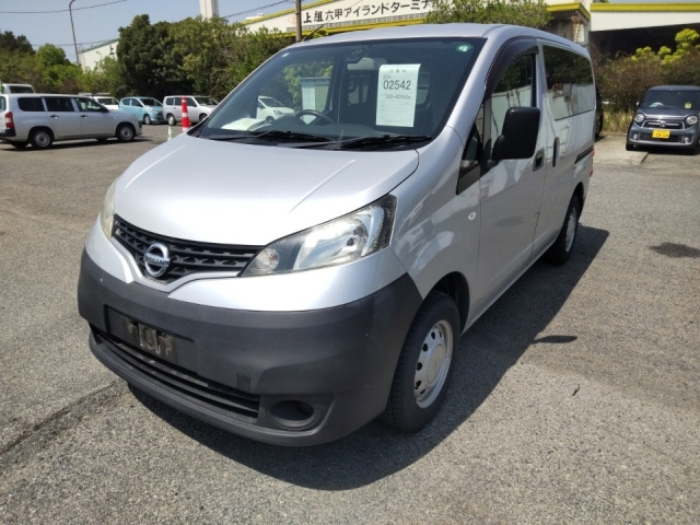 NISSAN NV200