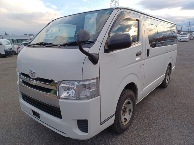 TOYOTA HIACE VAN 2015