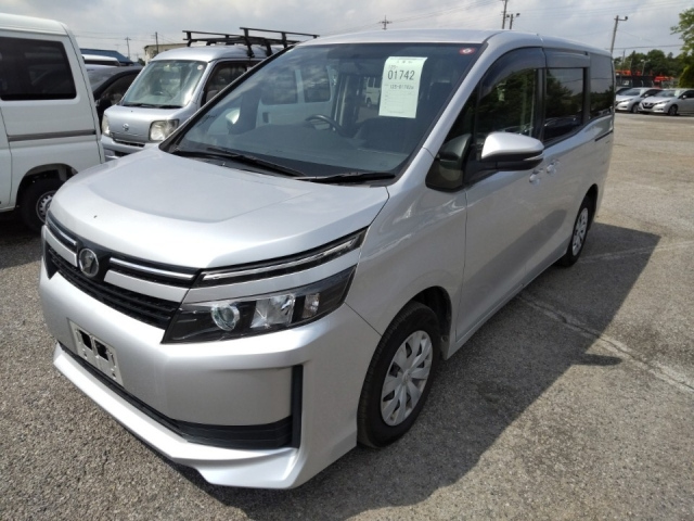 TOYOTA VOXY 2016