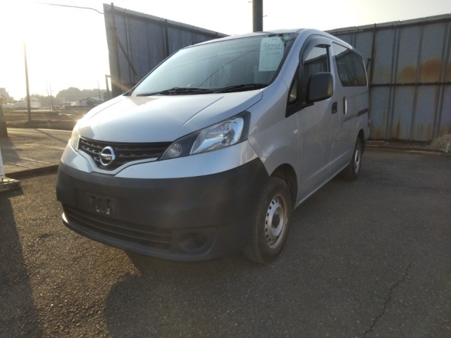 NISSAN NV200 2019