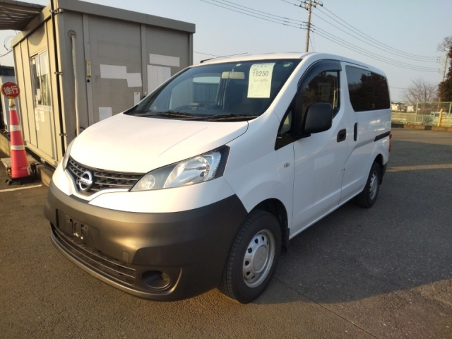 NISSAN NV200 2019