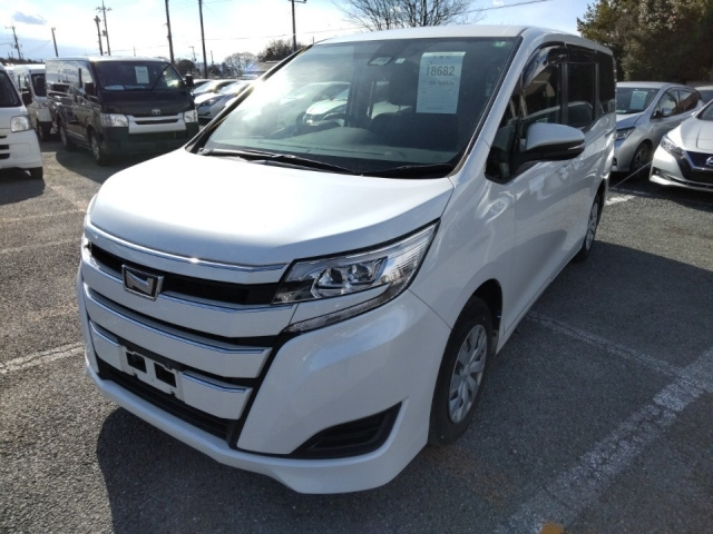 TOYOTA NOAH 2018