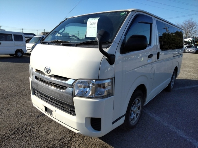 TOYOTA HIACE VAN 2015