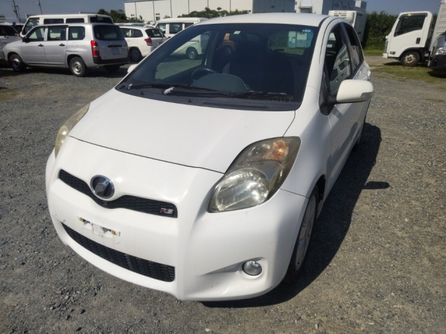 TOYOTA VITZ 2010