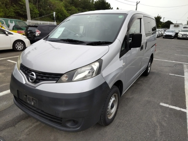 NISSAN NV200