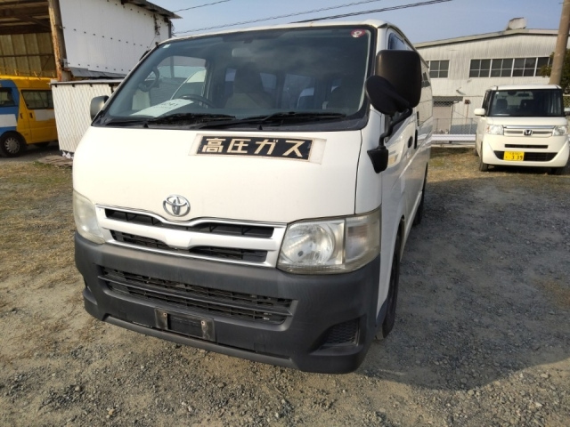 TOYOTA HIACE VAN 2011