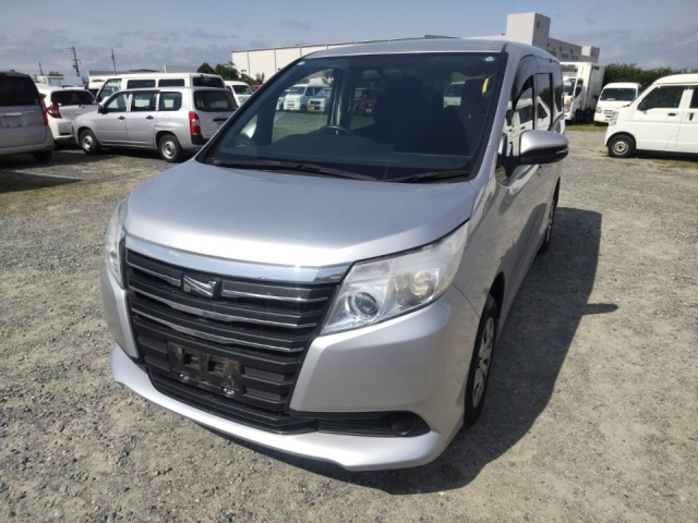 TOYOTA NOAH 2014
