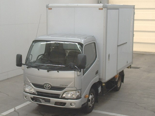TOYOTA DYNA 2018
