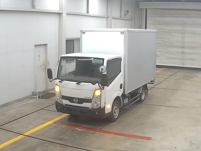 NISSAN ATLAS 2015
