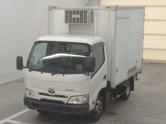 TOYOTA DYNA 2020