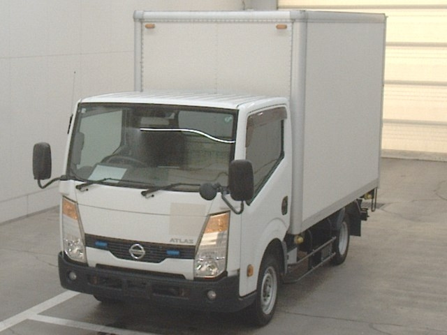 NISSAN ATLAS 2015