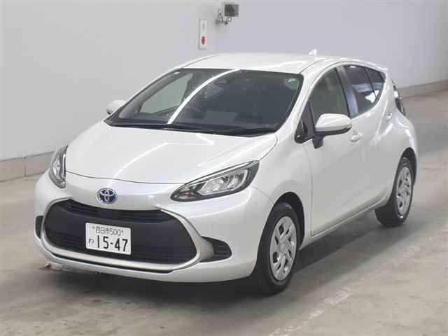 TOYOTA AQUA 2024
