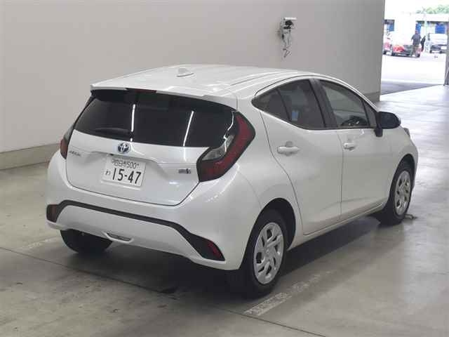 TOYOTA AQUA 2024