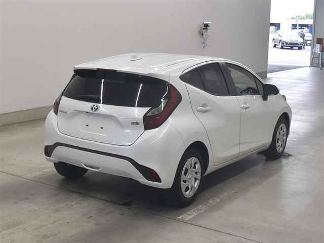TOYOTA AQUA 2023