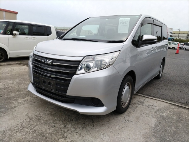 TOYOTA NOAH