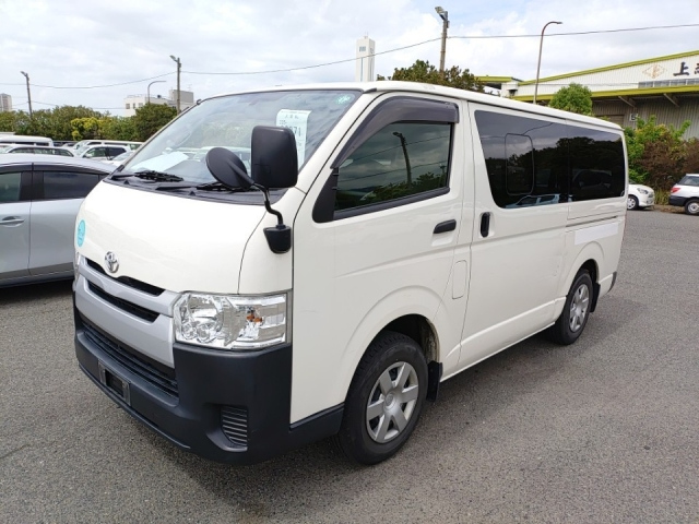 TOYOTA HIACE VAN 2016