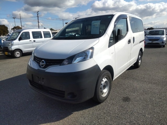 NISSAN NV200