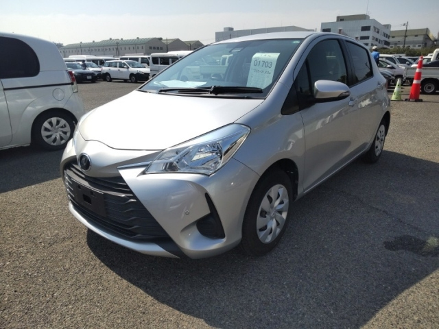 TOYOTA VITZ 2017