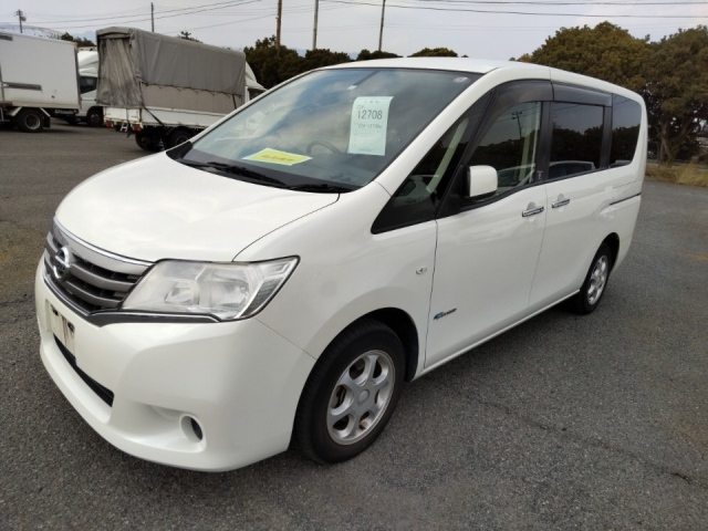 NISSAN SERENA 2013