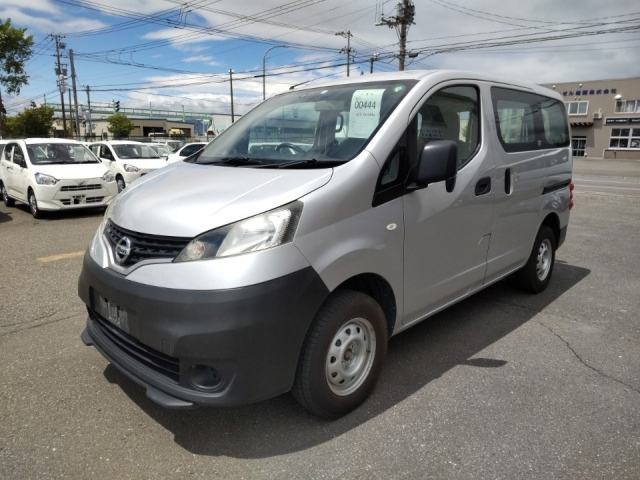 NISSAN NV200 2018