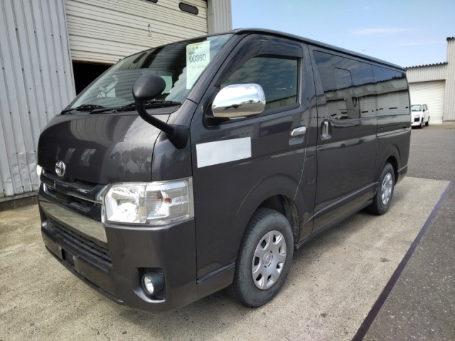TOYOTA HIACE VAN 2020