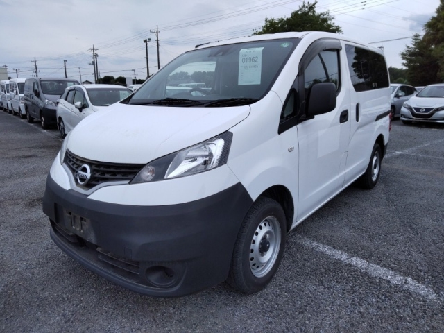 NISSAN NV200 2020