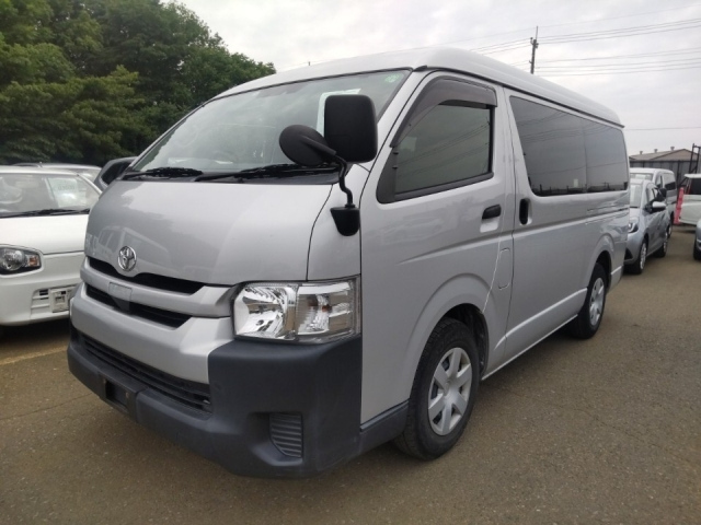 TOYOTA HIACE