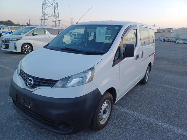 NISSAN NV200 2019